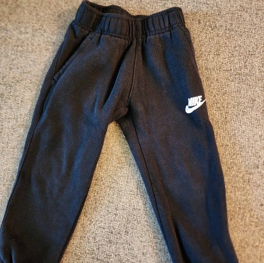Black nike sweatpants 3t-4t
